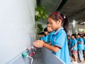 Học sinh vùng cao rèn thói quen rửa tay khi có nhà vệ sinh mới